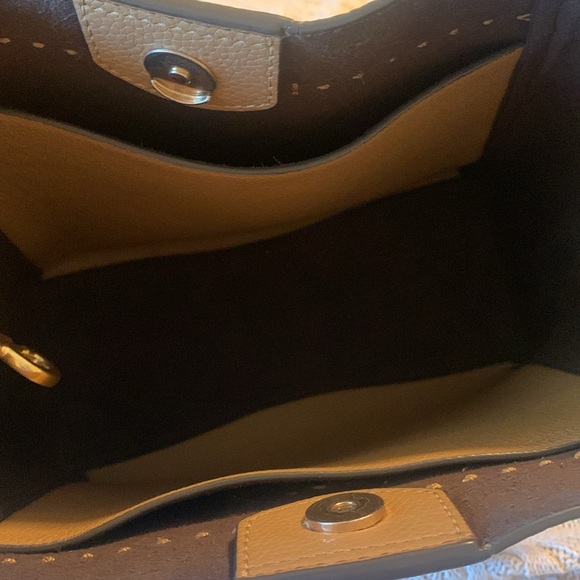 Tory Burch McGraw Bucket Bag - Picture 9 of 9